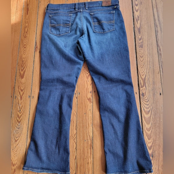 VGUC Lucky Brand Jeans Size 14/32. Short length (29" inseam). Charlie Baby Boot. - Picture 3 of 5